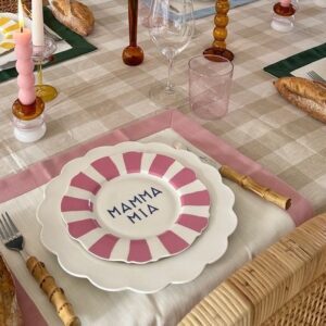 Assiette rayée rose et beige "Donna"